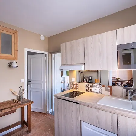 & De La Marine Loire 4* モンソロー