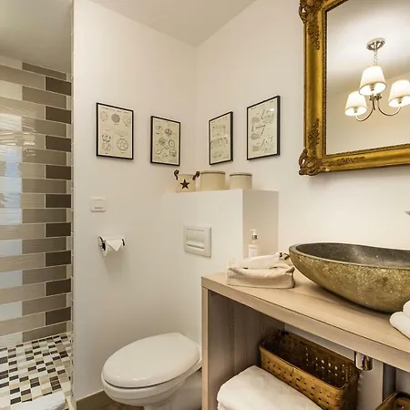 & De La Marine Loire Aparthotel